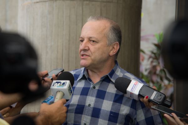 Pivetta denuncia teatro de Ldio e Fagundes e diz que adversrios usam dinheiro publico