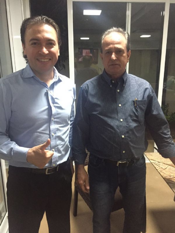 Roberto Bezerra, presidente do PTB, com Donizete da Castrillon, pr-candidato a prefeito de Cuiab