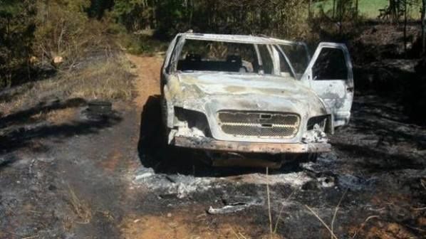 Caminhonete foi encontrada queimada na estrada de acesso  comunidade Sete Placas