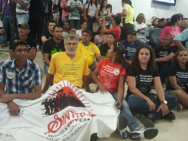 Mesmo com corte de ponto 85% dos professores de Mato Grosso continuam em greve