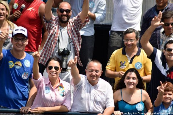 Taques defende investigao sobre 'criminosos vagabundos' e percorre Cuiab e VG no ltimo dia de campanha