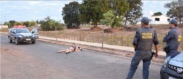 PM encontra travesti morta no meio da rua aps denncia