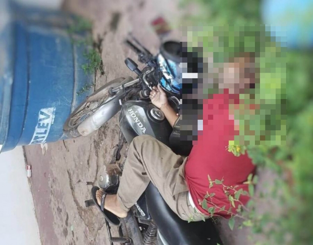 Homem  morto a facadas e corpo  encontrado em moto