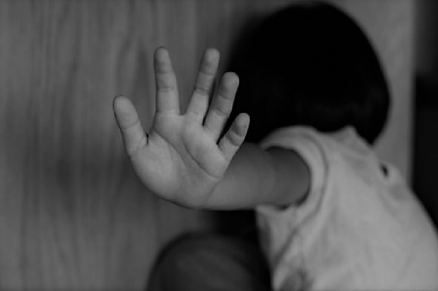 Menina de 13 anos tem crise de choro na escola e revela estupro cometido pelo marido da av em VG