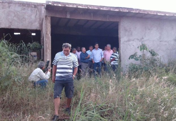 Emanuel Pinheiro entrou no meio do matagal, em obras inacabadas, na regio Norte de Cuiab