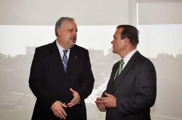Com o ministro Ricardo Berzoni, Wellington Fagundes empenhou tambm verbas para Assistncia Social, Turismo, e Esporte de Mato Grosso