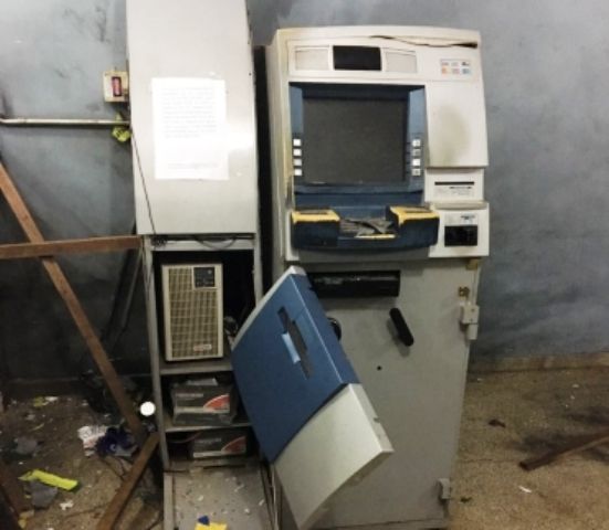 Criminosos explodem caixa eletrnico dentro do Comando Geral da Polcia Militar;  fotos 