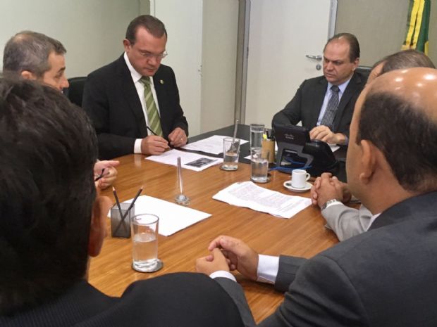 Wellington Fagundes em reunio com ministro da Sade, Ricardo Barros