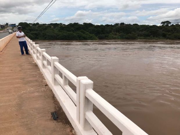 Nvel do Rio Cuiab sobe mais de um metro e imagem de ponte assusta moradores;  veja fotos 