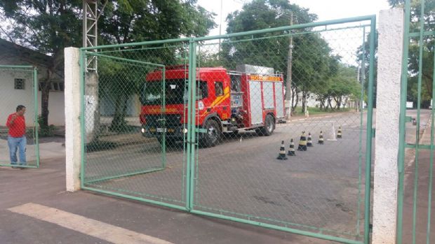 Curto circuito causa princpio de incndio no IFMT em Cuiab; bombeiros acionados
