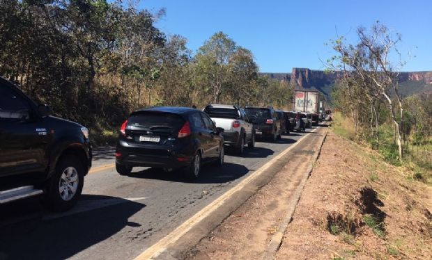 Acidente na Estrada de Chapada deixa motociclista gravemente ferido e fecha rodovia;  fotos 