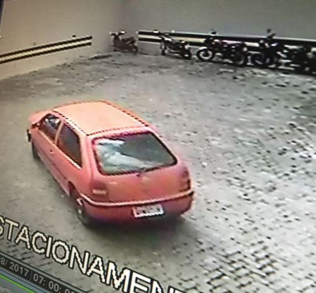 Cmeras de segurana flagram furto a Hyundai Vera Cruz no estacionamento da Padaria Marechal;  veja vdeo 