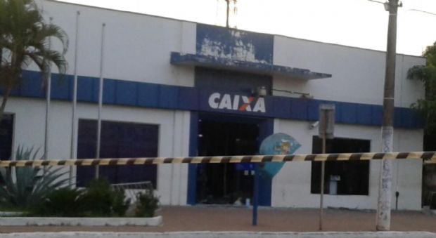 Polcia Federal investiga exploso de caixas em agncia bancria da CEF em Mato Grosso