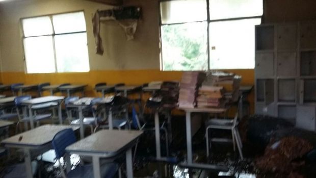 Em ato de vandalismo escola  depredada e incendiada durante a madrugada
