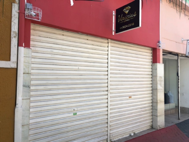 Empresrio  baleado na cabea durante tentativa de assalto no centro de Cuiab