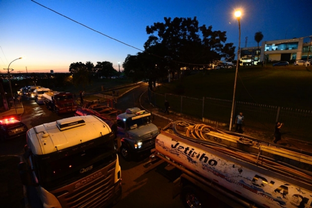 Com 'rastro de congestionamento', caminhoneiros chegam no Centro Poltico de Cuiab;  fotos e vdeos 