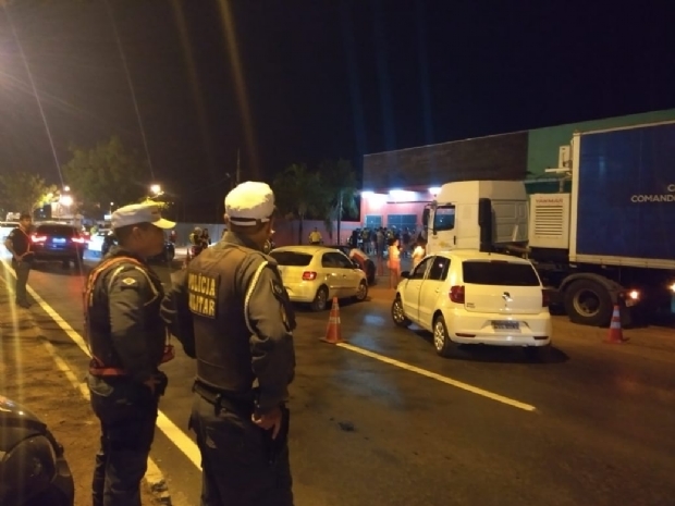 Oito motoristas so presos durante blitz da Lei Seca na Avenida Beira Rio