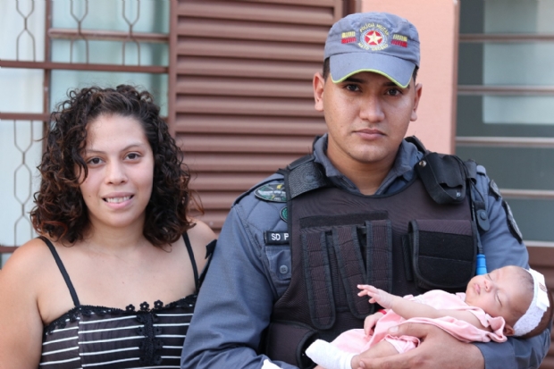A me, Cibele, o policial, e a beb Anna Luza