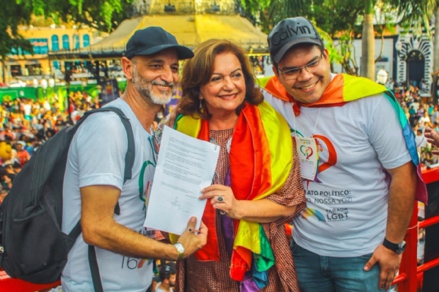 Em parada da diversidade, candidata firma compromisso de lutar pela criminalizao da homofobia