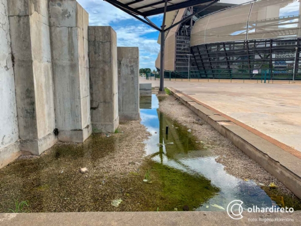 Ao custo de R$ 4,8 milhes, Arena Pantanal acumula lixo e serve de moradia para andarilhos;  veja fotos e vdeos 