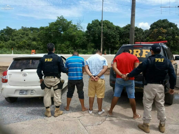 PRF recupera dois veculos roubados que seriam levados para a Bolvia