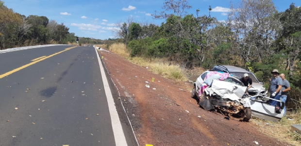 Acidente entre Celta e Zafira deixa trs pessoas mortas em rodovia federal; fotos 