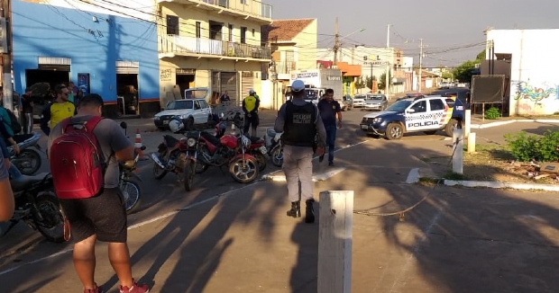 Blitz multa 38 motoristas e apreende 19 veculos em Cuiab