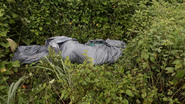 Corpo  encontrado amarrado dentro de saco plstico em Cuiab;  fotos 