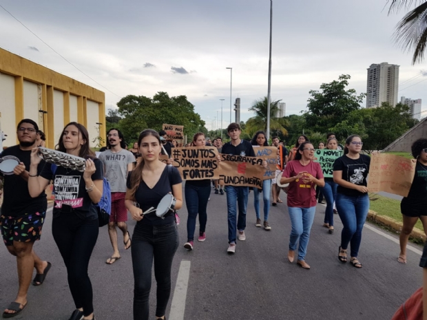 Aps segunda invaso, estudantes da UFMT protestam por segurana em Hospital Veterinrio;  fotos e vdeo