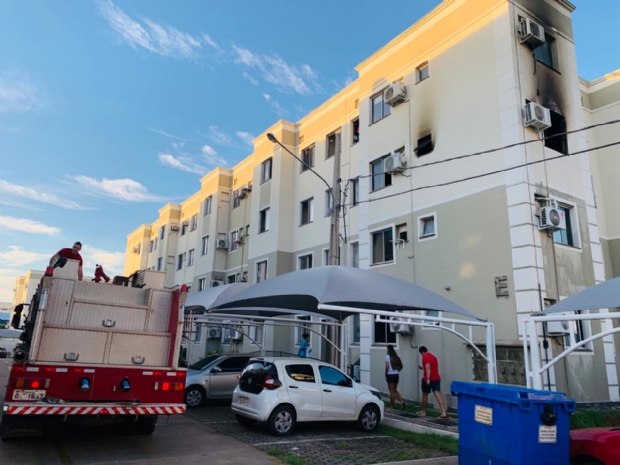 Incndio atinge apartamento em Cuiab e prdio residencial precisa ser evacuado; vdeo e foto
