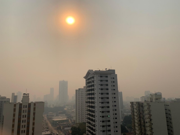Incndio que j consumiu 26 mil hectares traz nuvem gigante de fumaa a Cuiab;  fotos e videos 