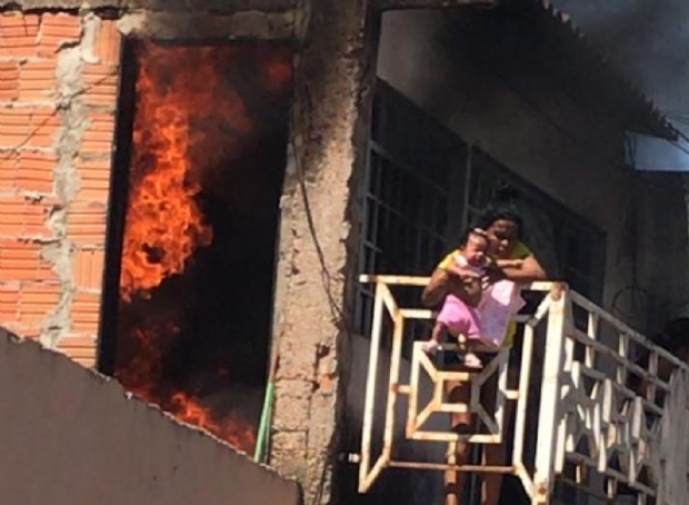 Av joga beb de varanda para salv-la de incndio em Cuiab; famlia precisa de doaes;  Vdeos 