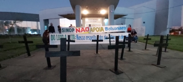 Manifestao repudia ttulo de Cidado Sinopense ao presidente Bolsonaro