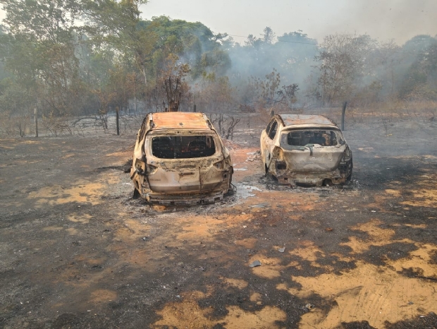 Novos vdeos mostram desespero e exploso em incndio que destruiu carros na Cachoeira da Martinha