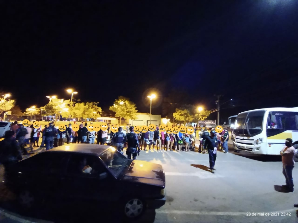 Polícia conduz mais de 150 pessoas para a delegacia por promoverem aglomeração