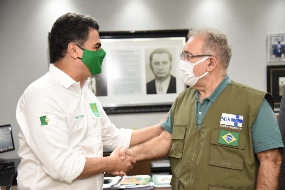Emanuel cita exemplo do Maranhão e exige doses extras após identificação de cepa colombiana em Cuiabá