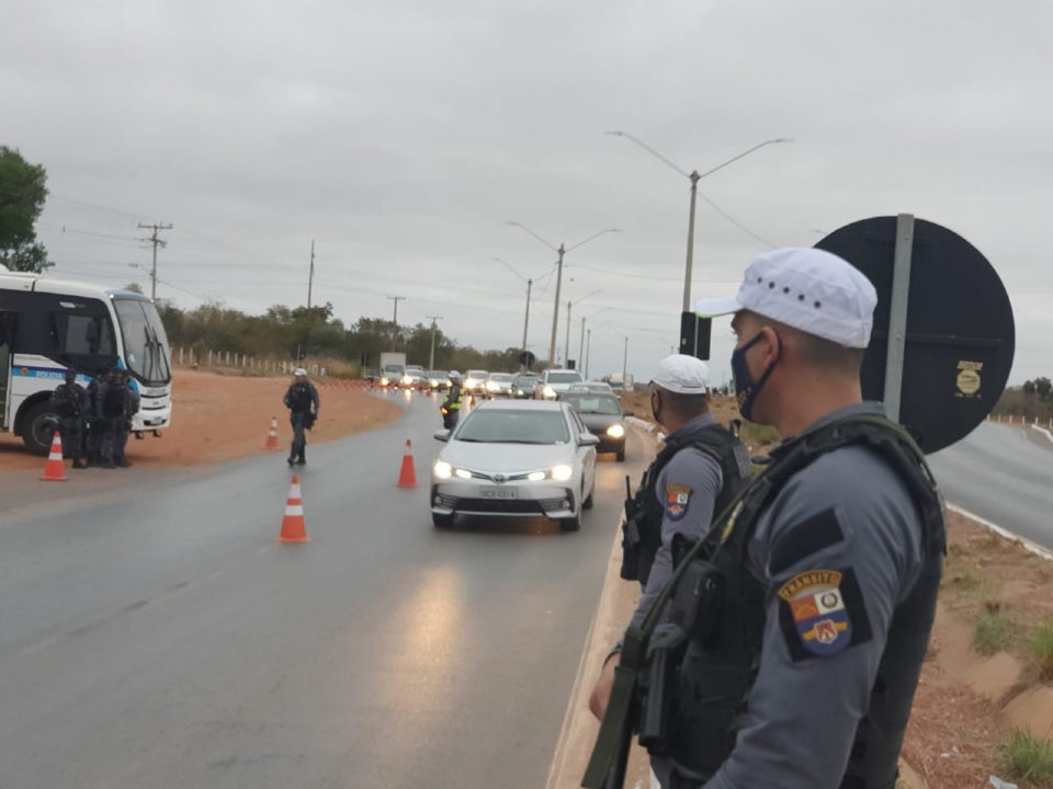 Cinco motoristas so presos durante blitz da Lei Seca em Cuiab; 26 veculos apreendidos