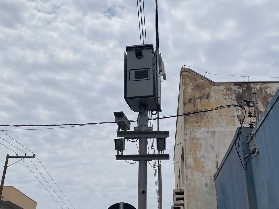 Novos radares começam a multar a partir de novembro em Cuiabá; saiba onde estão instalados
