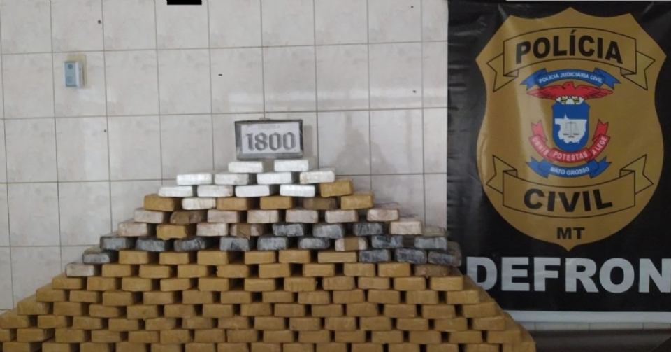Defron prende bando com 143 tabletes de cloridrato de cocana e pasta base na regio de fronteira