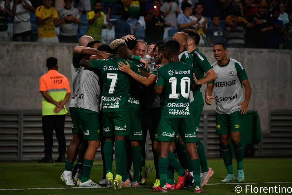 Com gol de pênalti, Cuiabá vence o Fortaleza e precisa de apenas um empate para escapar do rebaixamento; veja os melhores momentos