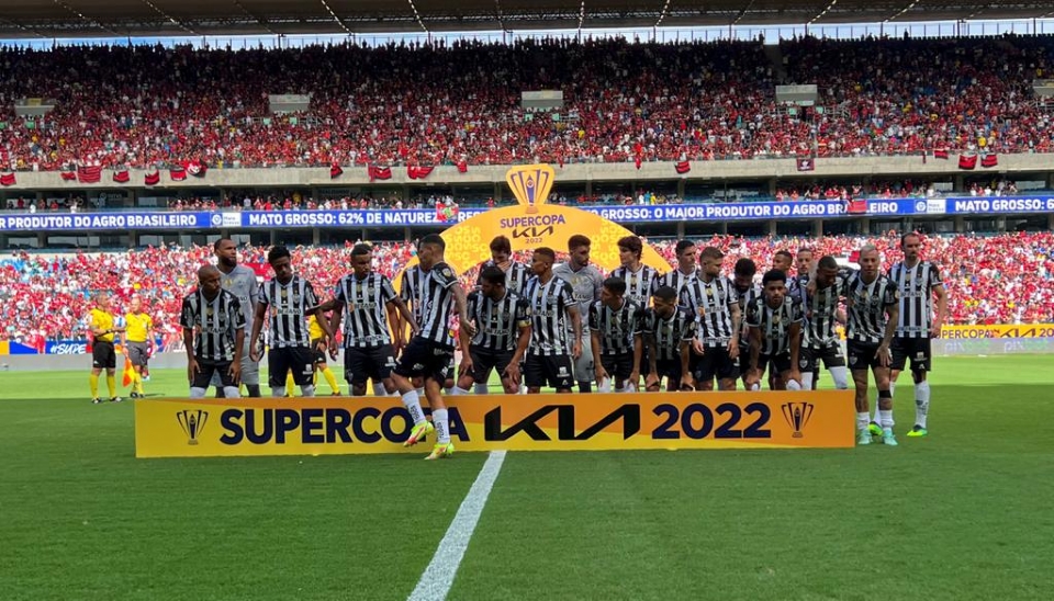 Atltico-MG cala 'mar rubro-negro' na Arena Pantanal e conquista a Supercopa sobre o Flamengo