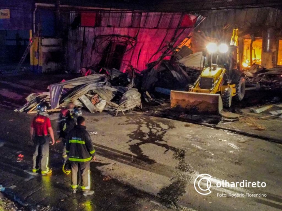 Loja  consumida por incndio na Fernando Correa; local foi destrudo pelo fogo em 2020 -  veja vdeos