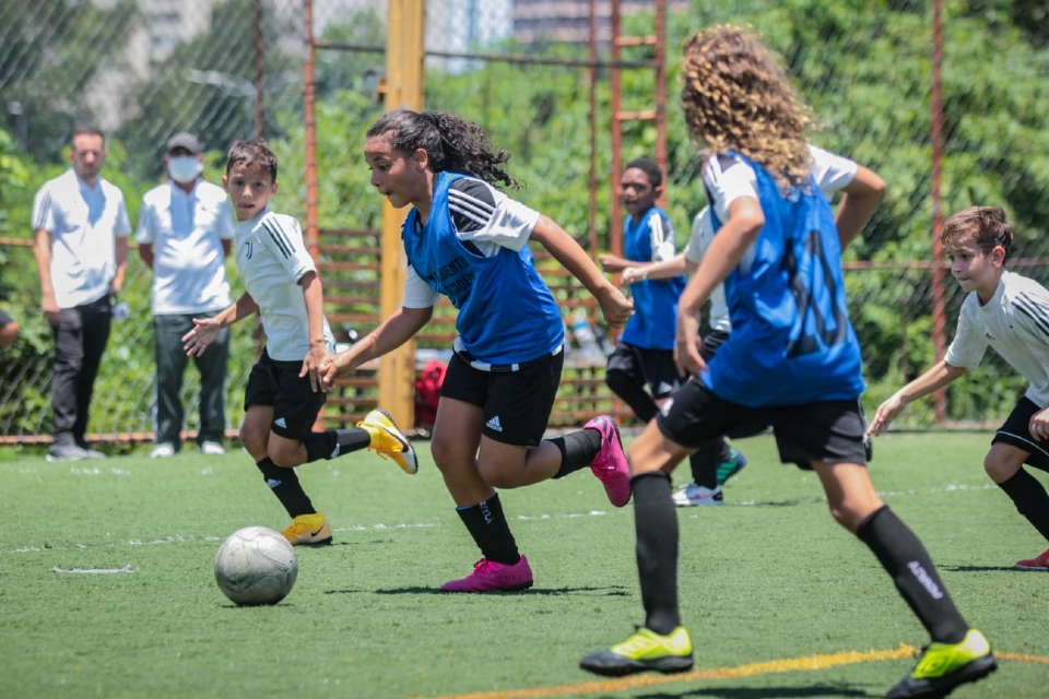 Cuiabana de 10 anos  convidada para jogar futebol na Itlia e precisa de ajuda para pagar viagem