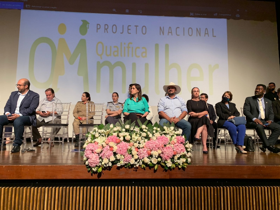 Ministra da Mulher participa de evento em Cuiab para ampliar projeto de qualificao e convoca mulheres a se candidatarem
