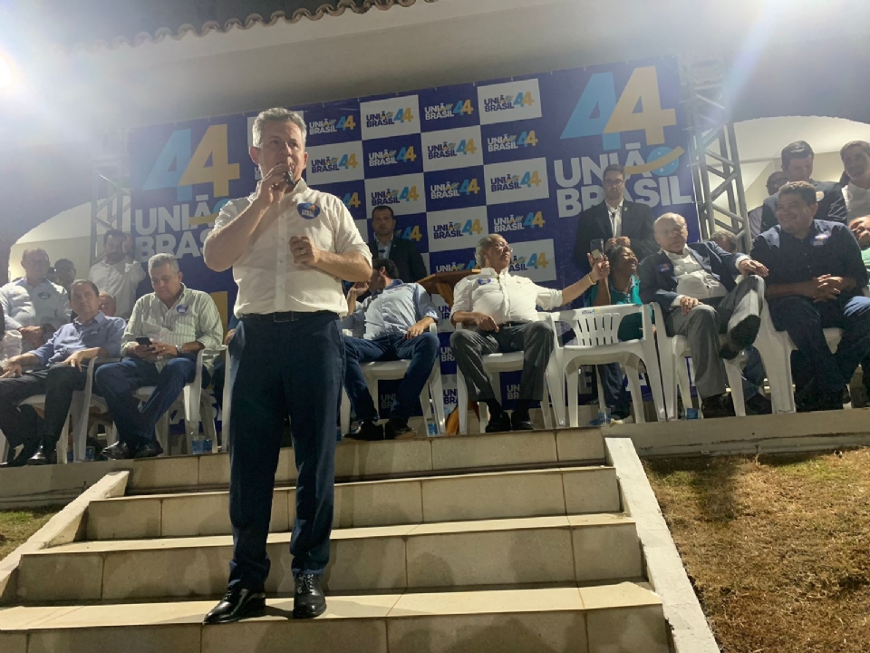 Em evento do Unio Brasil, Mauro  ovacionado e demonstra preocupao com a sade de Virginia