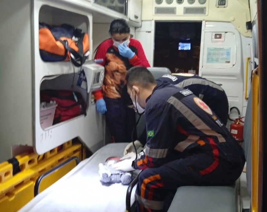 Policiais militares resgatam recm-nascido de apenas trs dias engasgado com leite em Cuiab