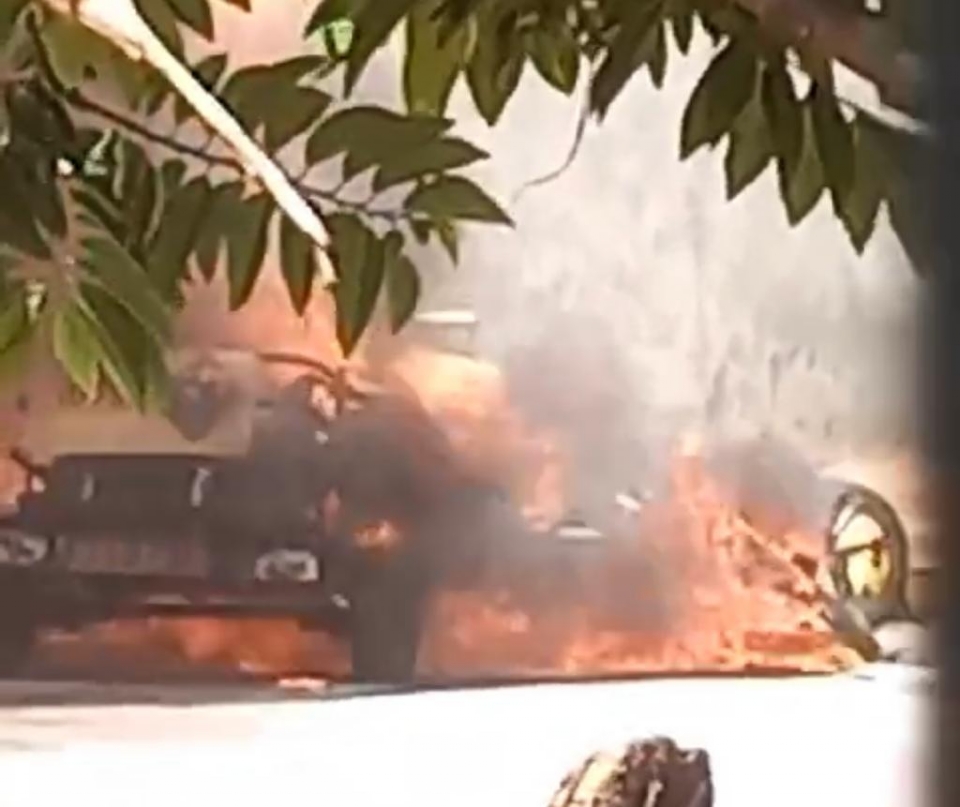 Motocicleta carregada com botijo de gs bate em outra e causa incndio;  veja vdeo