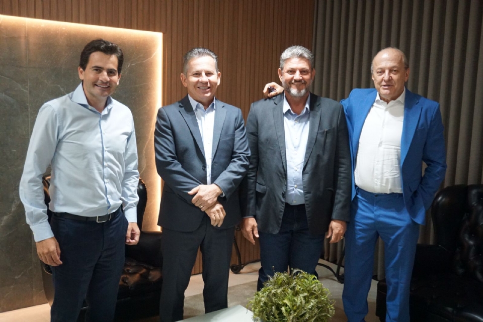 O secretrio Fabio Garcia (Casa Civil), governador Mauro Mendes, deputado Valmir Moretto e o vice Otaviano Pivetta