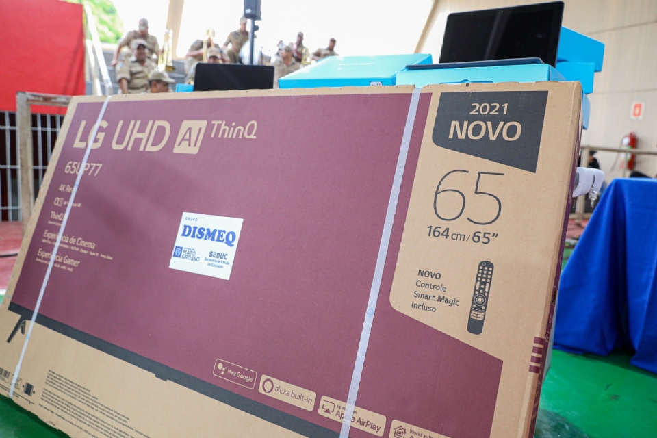 Seduc entrega 107 TVs para equipar salas de aula no sistema prisional