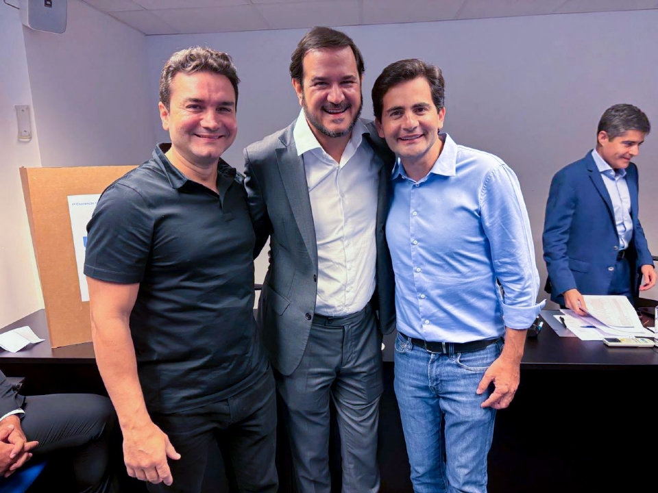 Da esquerda para a direita: Ministro do Turismo, Celso Sabino, novo presidente do Unio Brasil, Antnio Rueda, e Fabio Garcia